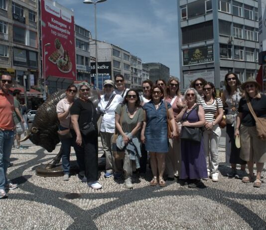 Istanbul Walking Tour Through History and Local Life